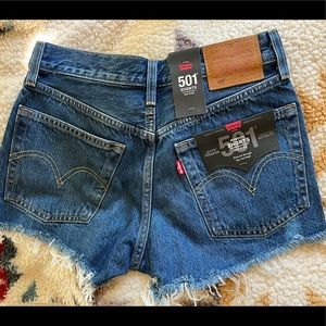Levi’s 501 mid rise shorts NWT